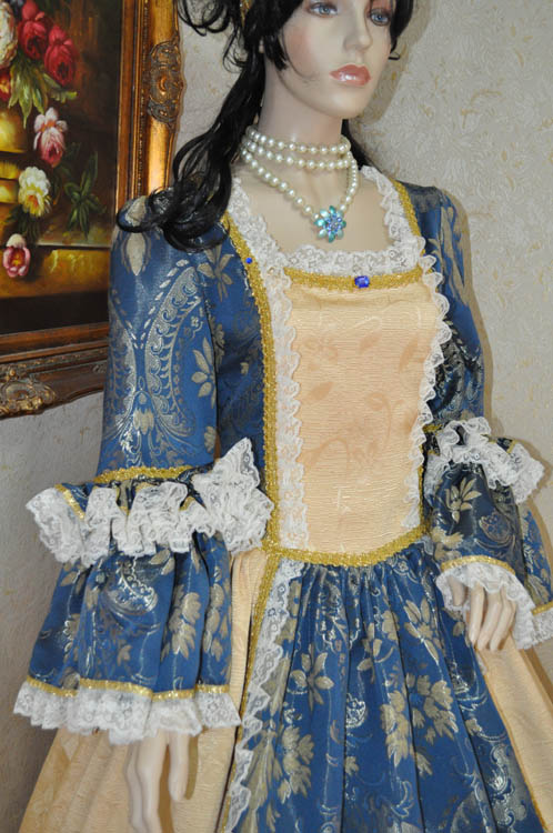 Costume