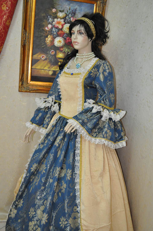 Costume