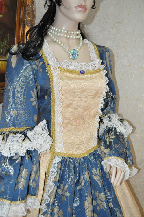 Costume