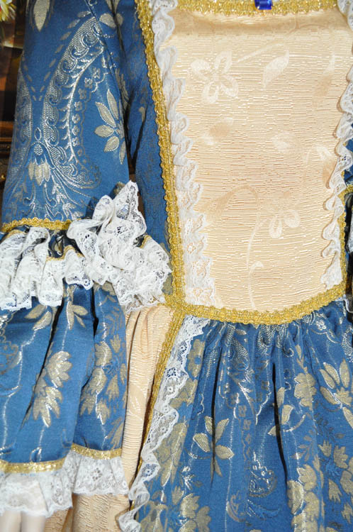 Costume