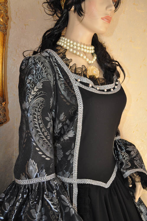 costume