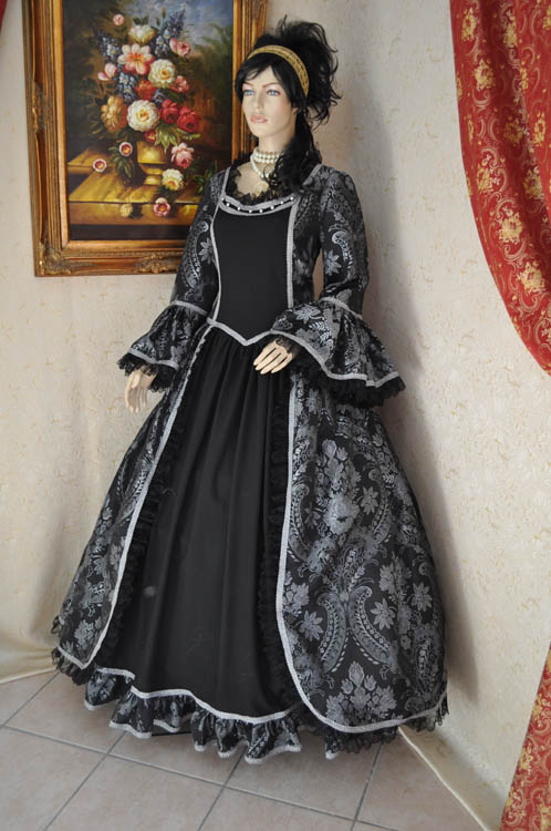 costume