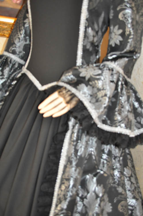 costume