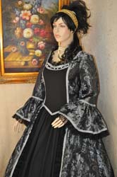 costume