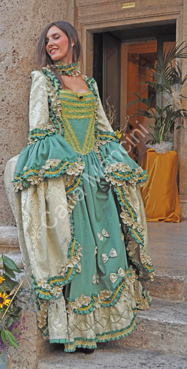 vestito del settecento