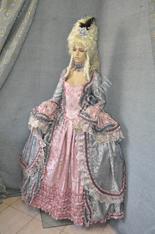 Costume Storico Donna del Settecento (13)