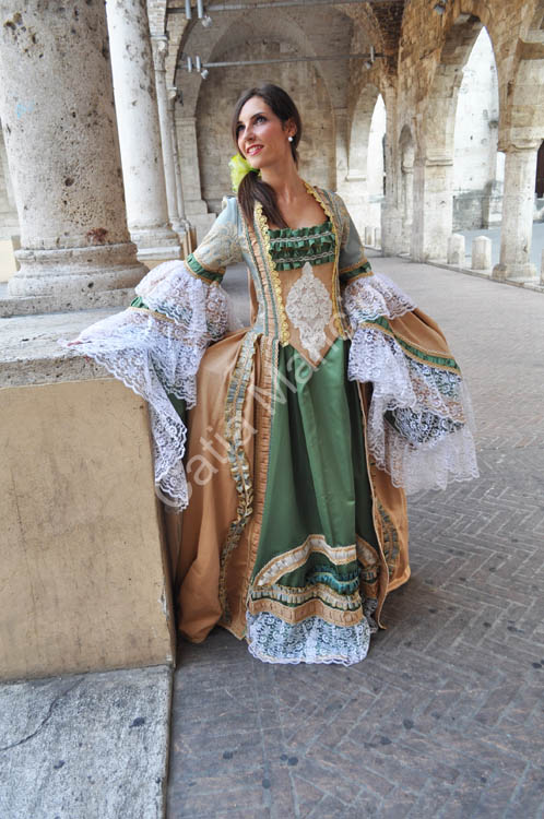 1700 dress venice