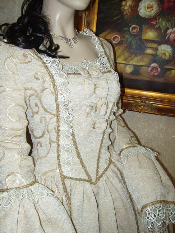 Costume