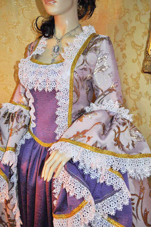 Costume