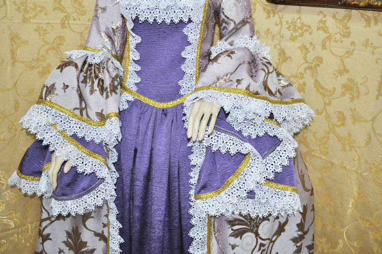 Costume