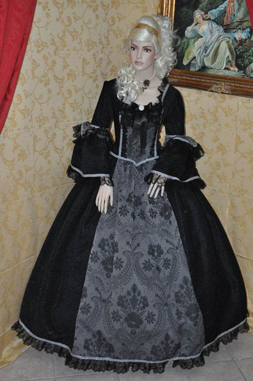 Costume
