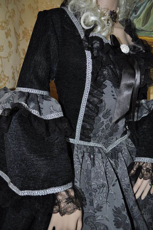Costume