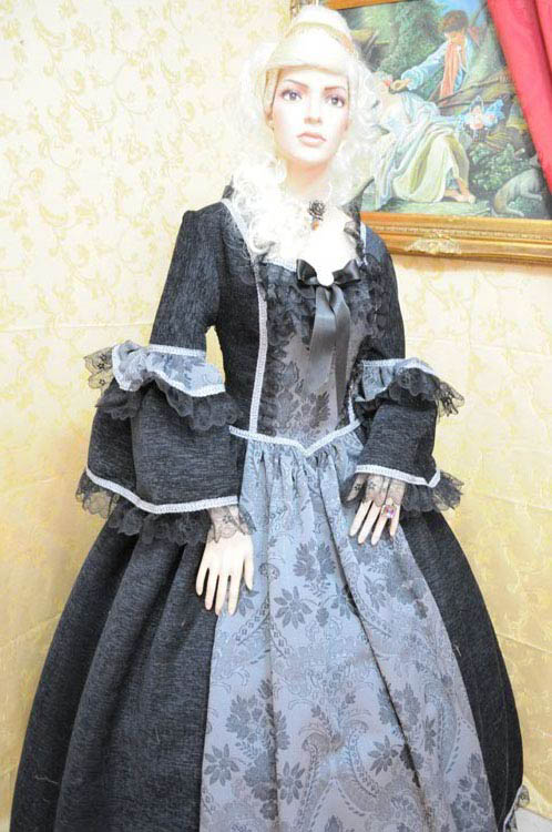Costume