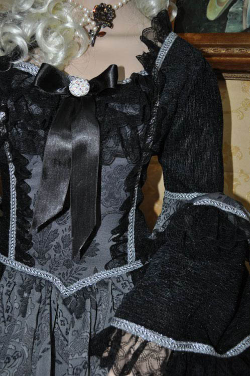 Costume