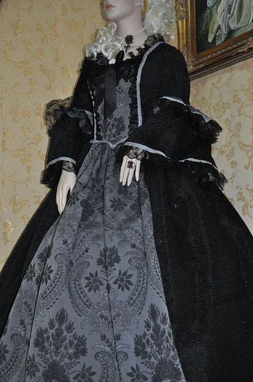Costume