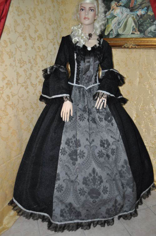 Costume