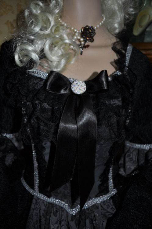 Costume