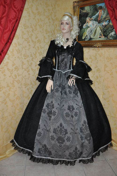 Costume