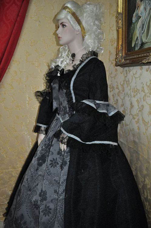 Costume