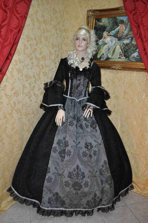 Costume