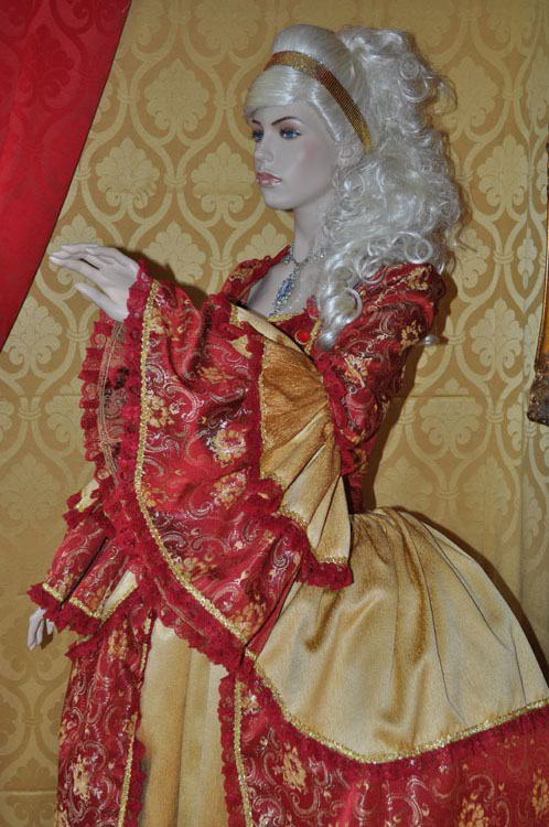 Costume