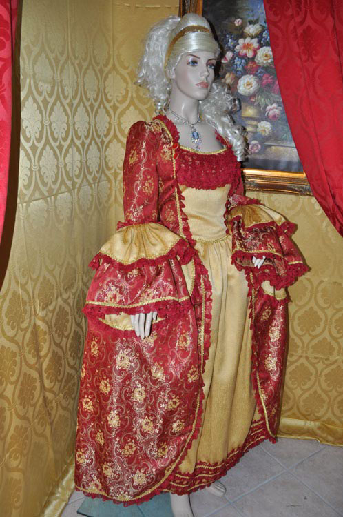 Costume