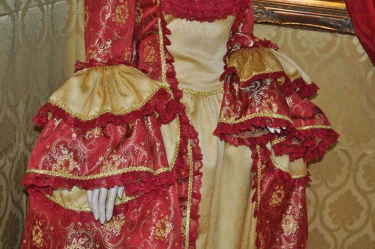 Costume