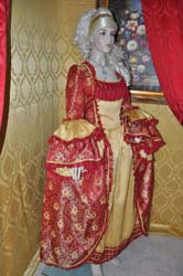 Costume