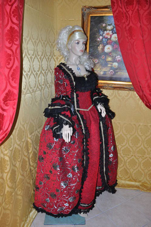Costume