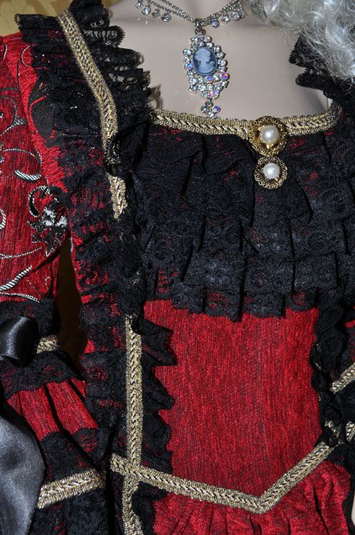 Costume