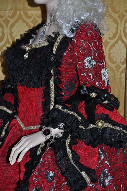 Costume