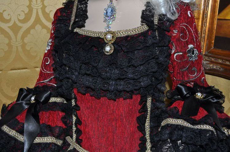 Costume