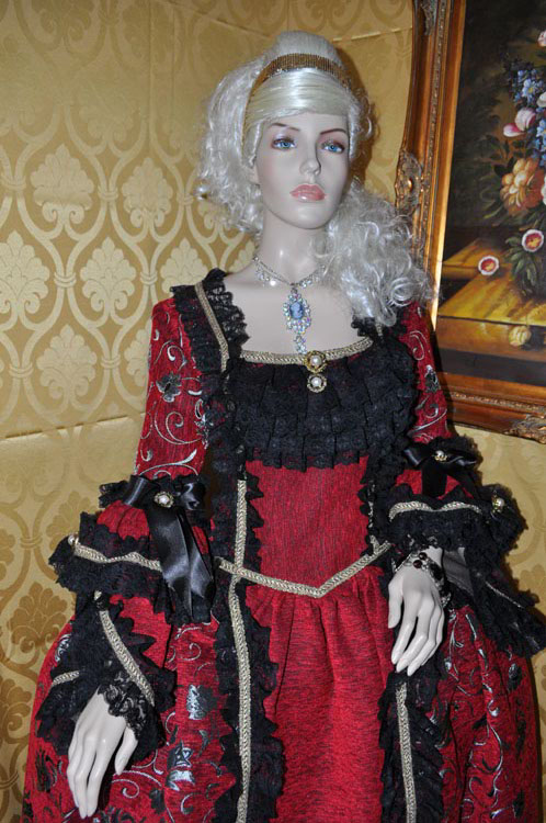 Costume