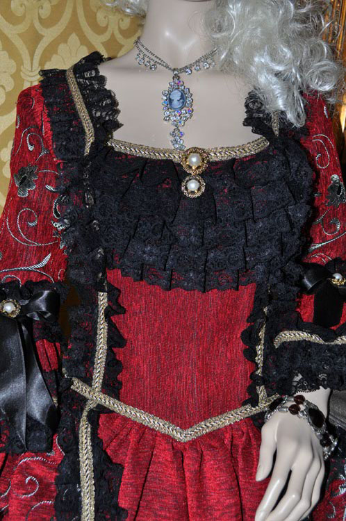Costume