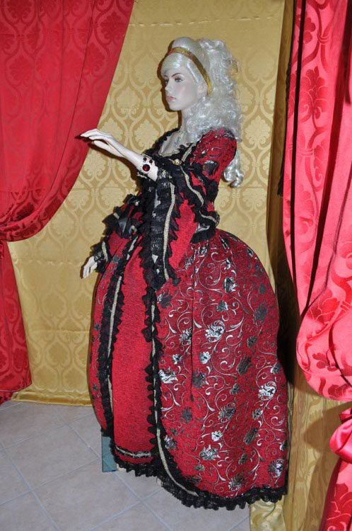 Costume
