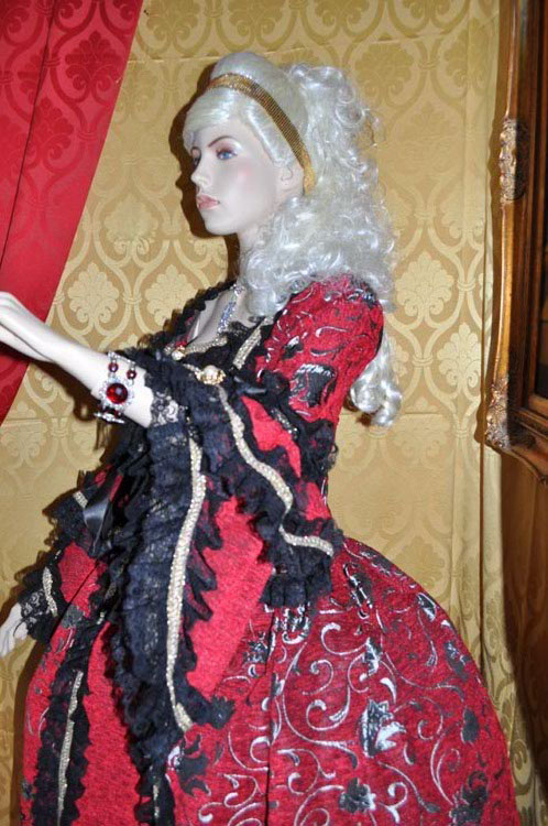 Costume