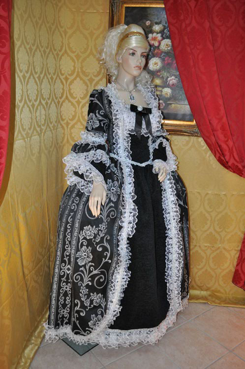 Costume