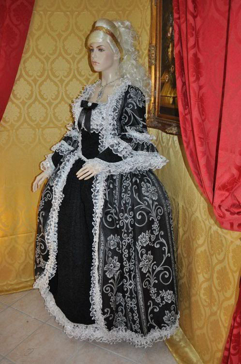Costume