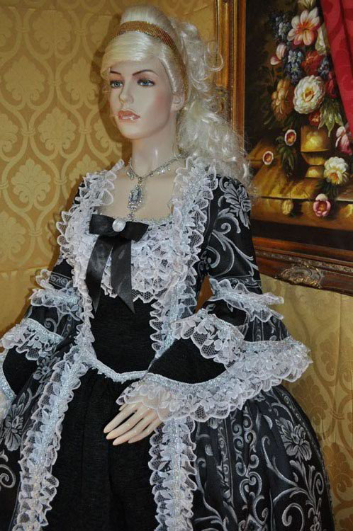 Costume