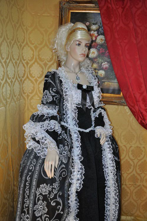 Costume