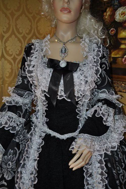 Costume