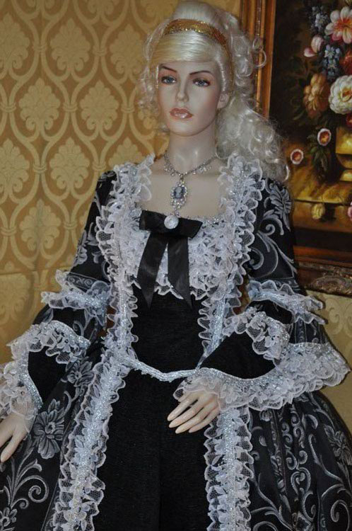 Costume