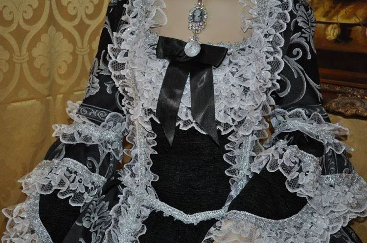 Costume
