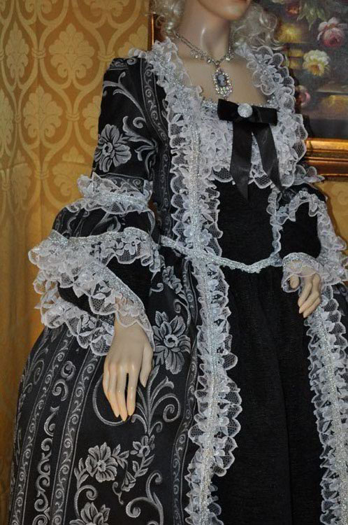 Costume