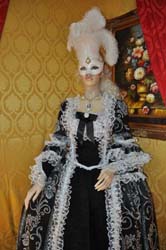 Costume