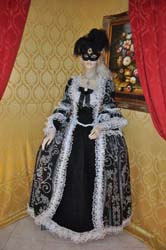 Costume