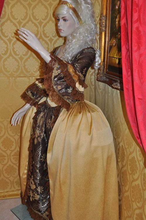 Costume