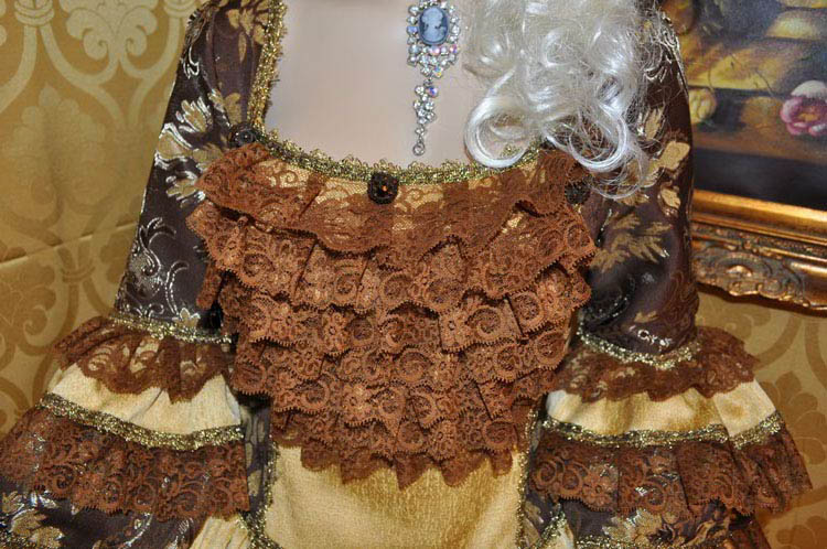 Costume