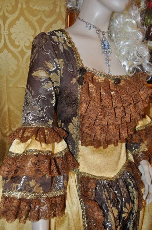 Costume