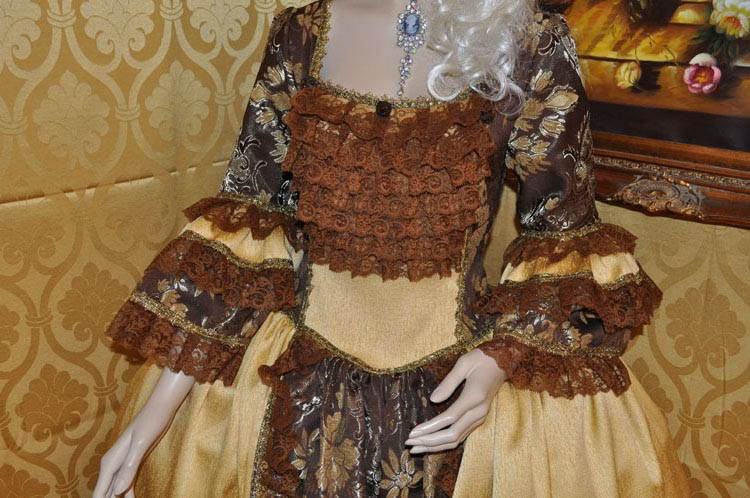 Costume
